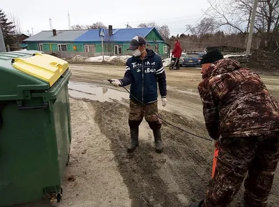 В Анивском районе ежедневно обрабатывают мусорные контейнеры. Сахалин.Инфо