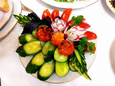 Создаем шедевры на кухне. Скатерть-самобранка: как красиво нарезать овощи  на праздничный стол | Lifestyle | Селдон Новости