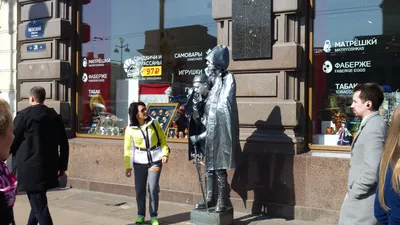 Живые статуи\" на улицах Санкт-Петербурга: форма самовыражения или  заработок? - Телеканал «Моя Планета»