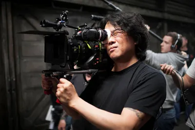 Пон Джун-хо начал подготовку к съёмкам сай-фая с Робертом Паттинсоном