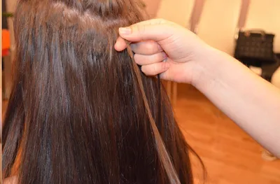 Нарощенные волосы - 50 см: видео-инструкция по наращиванию своими руками,  как снимать, восстановить, плюсы и минусы, какой длины выбрать, можно ли  окрашивать, фото и цена