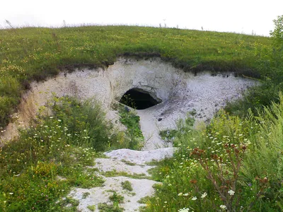 File:Kholki cave entrance1.jpg - Wikimedia Commons