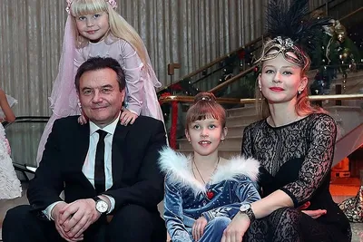 Юлия Пересильд поделилась редким фото с дочерьми от Алексея Учителя -  Вокруг ТВ.