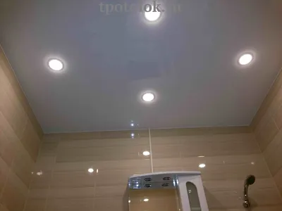Натяжной потолок в ванную