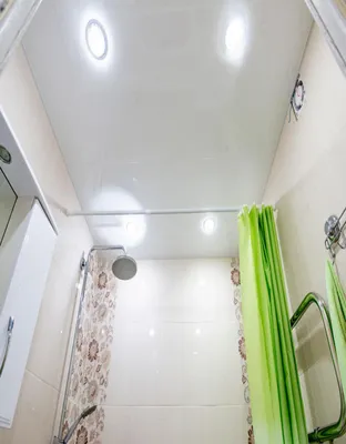 Заказать натяжные потолки для ванной в Москве - цена за м2 с установкой под  ключ