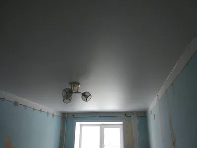 Сатиновый натяжной потолок в комнате 10м2 в панельном доме | Отзывы о  компании «АВерно»