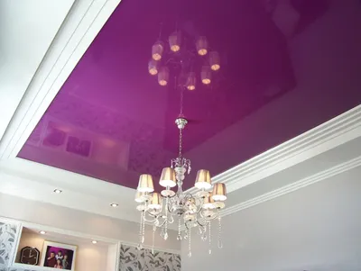 Фиолетовый натяжной потолок — фото и видео использования в дизайне всех  оттенков сиреневого