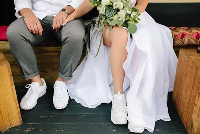 Образ невесты в кроссовках - 46 фото