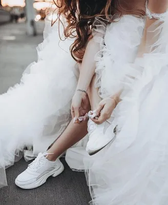 Образ невесты в кроссовках (74 фото)