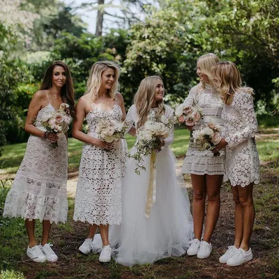 Захотевшую перещеголять невесту гостью свадьбы раскритиковали: Стиль:  Ценности: Lenta.ru