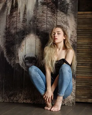 Анастасия Крылова on Instagram: “Держи меня, соломинка... держи...! Позитив  не теряем ...✊🏻⭐️ Фото @michael_ryzhov #анастасиякрылова #актриса”