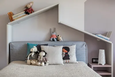 Полки над кроватью: 50+ фото, современные идеи для спальни и детской