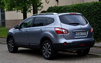 File:Nissan Qashqai+2 (Facelift) – Heckansicht, 8. Juli 2012, Ratingen.jpg  - Wikimedia Commons