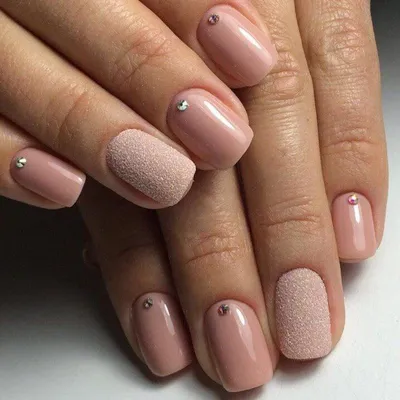 100 модных новинок: Маникюр Весна - Лето 2018 - тенденции на фото | Beige  nails, Simple gel nails, Wedding nails glitter