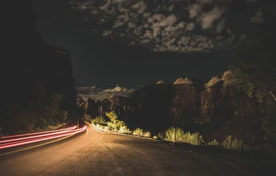 Обои дорога, звезды, горы, ночь, ночная дорога, long exposure, длинная  выдержка, slow shutter, световые следы картинки на рабочий стол, раздел  разное - скачать