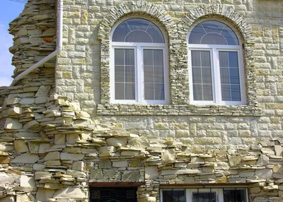 Преимущества натурального камня для облицовки фасада дома