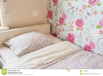 Цвета пинка комнаты девушек кровати ребенка Стоковое Изображение -  изображение насчитывающей девушка, красивейшее: 111850009