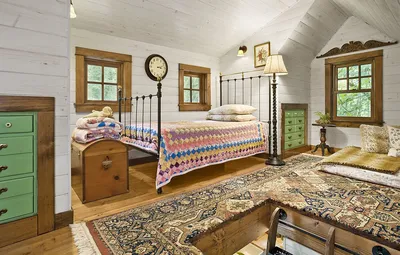Обои дизайн, стиль, интерьер, мансарда, quaint little cabin bedroom,  маленькая спальня картинки на рабочий стол, раздел интерьер - скачать