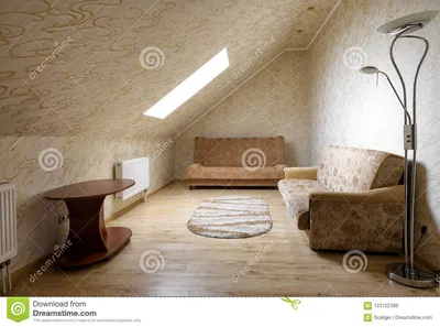 Уютная комната с креслами в мансарде или чердаке Редакционное Стоковое Фото  - изображение насчитывающей современно, способ: 123122388