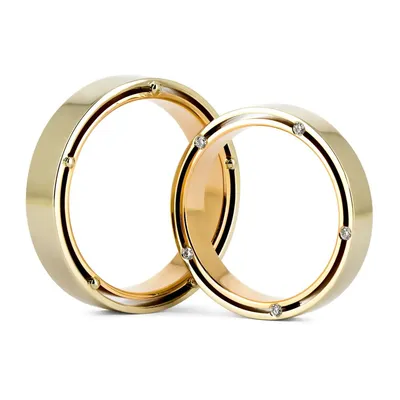 Комбинированные обручальные кольца с бриллиантами на торце шинки на заказ