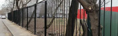 Сварные заборы, цена в Москве | Купить металлический секционный забор