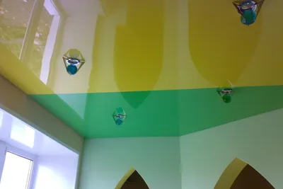 Двухцветный натяжной потолок в Ростове на Дону