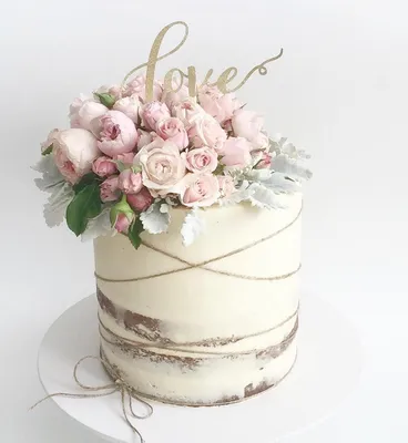 Одноярусный свадебный торт с живыми цветами - 66 фото