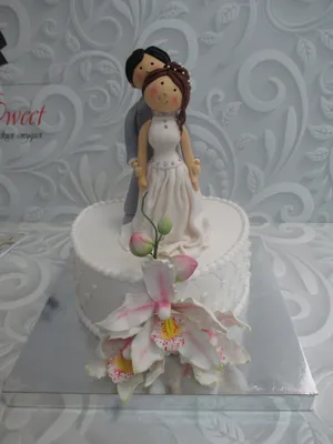 Свадебный торт с фигурками молодоженов и цветами СВ29 на заказ в Киеве ❤  Кондитерская Mr. Sweet