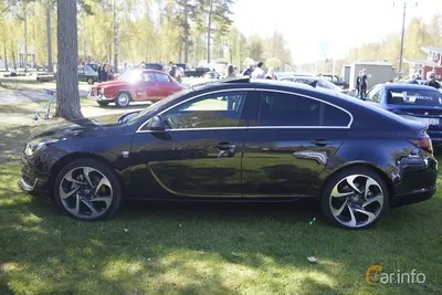 Opel Insignia Sports Tourer (2017): двигатель и оборудование