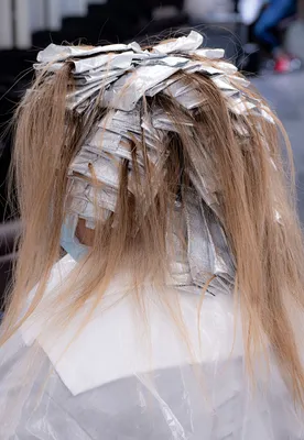 Чем грозит осветление волос: стоит ли идти на жертвы ради блонда?