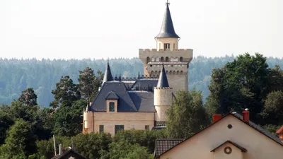 Как выглядит роскошный замок Максима Галкина и Аллы Пугачевой снаружи и  внутри