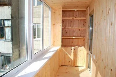 Отделка балкона деревянной вагонкой и установкой встроенного шкафа в Москве