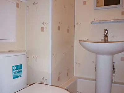 Отделка туалета панелями: плюсы и минусы, выбор материала