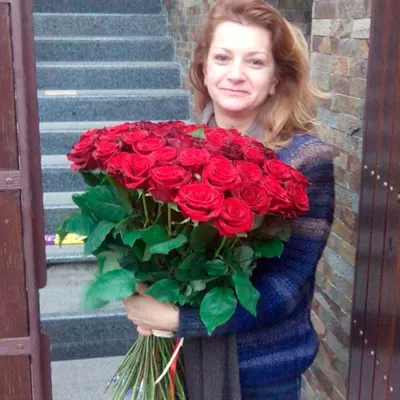 ᐉ Купить 61 пионовидная роза с эвкалиптом в Астане (Нур-Султан) —  Интернет-магазин AstanaZakazBuketov