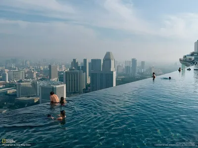 Бассейн на крыше 55-этажного отеля-казино Marina Bay Sands 5 в Сингапуре