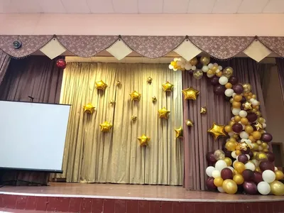 Оформление сцены на выпускной или последний звонок разнокалиберной  гирляндой - воздушные шары с доставкой
