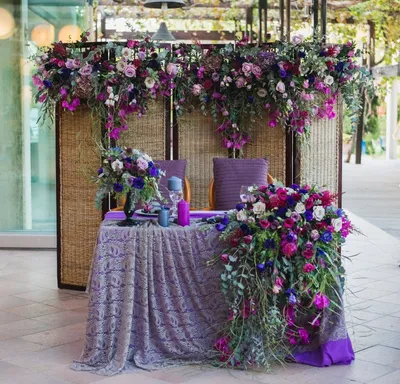 Оформление президиума в фиолетовом цвете | Сиреневая свадьбы, Свадебная  арка, Свадебный декор
