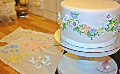 My Cupcakes and Cakes World: Christening Cake composed of delicate Swags of  tiny sugar Flowers and Ivy Leaves