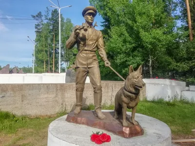 Памятник пограничнику установили в Усть-Илимске