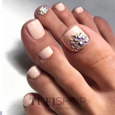 Педикюр со стразами в студиях \"NailsProfi\" - Студия красоты \"NailsProfi\"