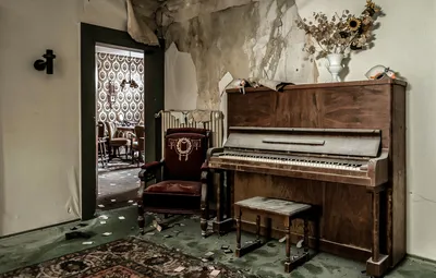 Пианино в интерьере гостиной - 53 фото