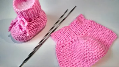 Knitted booties. SIMPLE BOOTS ON TWO SPOKES - YouTube