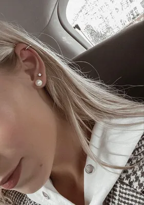 Пирсинг уха | Ear piercing studs, Minimalist ear piercings, Pretty ear  piercings