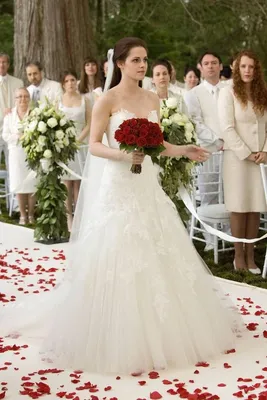 Сумерки - Свадебное платье Беллы Свон может принадлежать... | Facebook