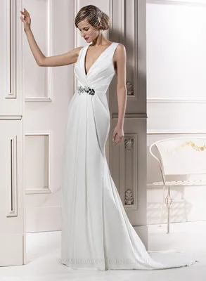 Свадебное платье прямое со шлейфом: фото, цена | Платье в греческом стиле в  наличии