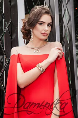 Яркое платье-кейп купить по цене 20700₽ в Москве | LUXXY