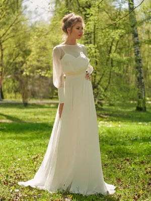 Закрытое свадебное платье с рукавами в стиле ампир. Купить в Москве.