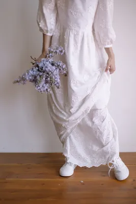 Платье белое из батистового хлопкового шитья свадебное / нарядное