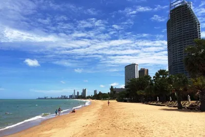 вид на пляж джомтьен во время запирания Covid Pattaya Chonburi таиланд  Стоковое Изображение - изображение насчитывающей тайско, песок: 220008575