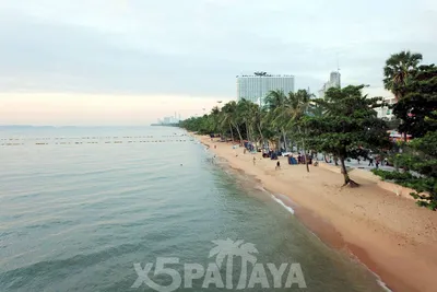 Пляж Дунтан, Джомтьен, Паттайя, Таиланд Редакционное Фотография -  изображение насчитывающей ландшафт, строя: 159153607